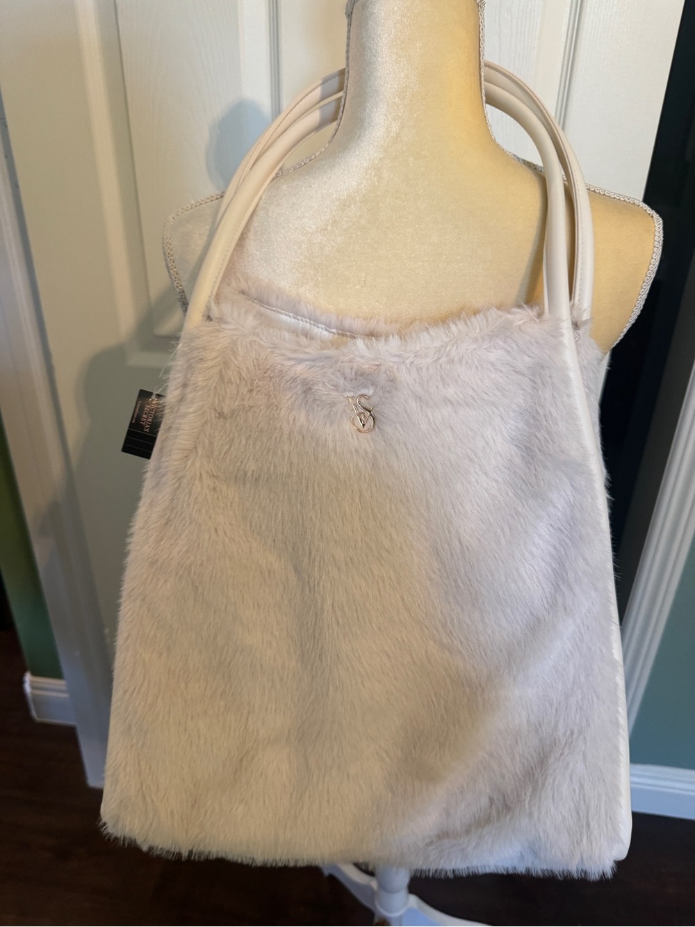 NWT Plush Faux Fur Tote Bag in ivory - Women Bags
